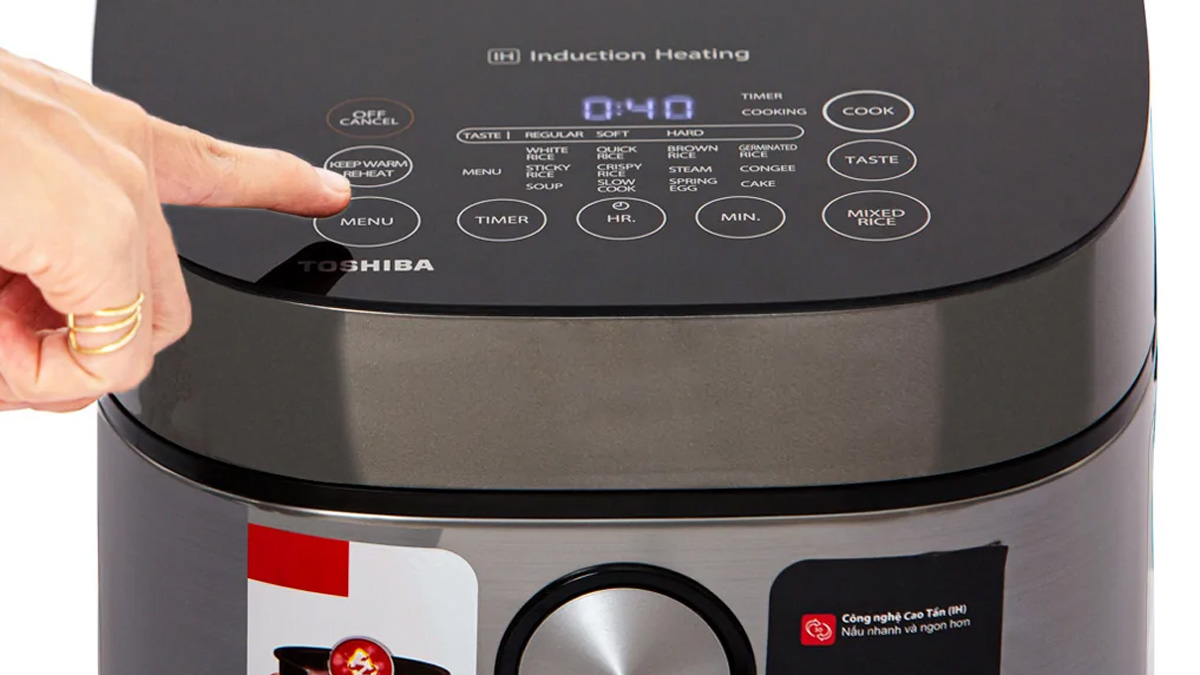 Toshiba RC-10IP1PV sử dụng bảng điều khiển cảm ứng đơn giản