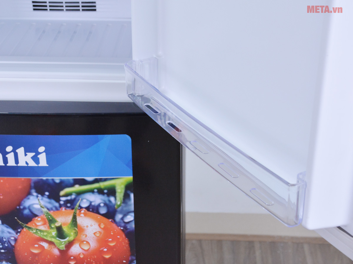 Cánh tủ lạnh Funiki FR-132CI 130 lít cũng có thể tận dụng để đồ