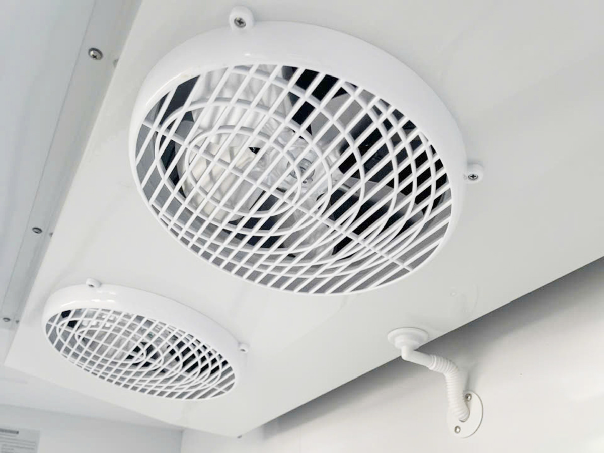 Tủ mát Sanden SPM-1800C có quạt làm lạnh Tủ mát Sanden SPM-1800C